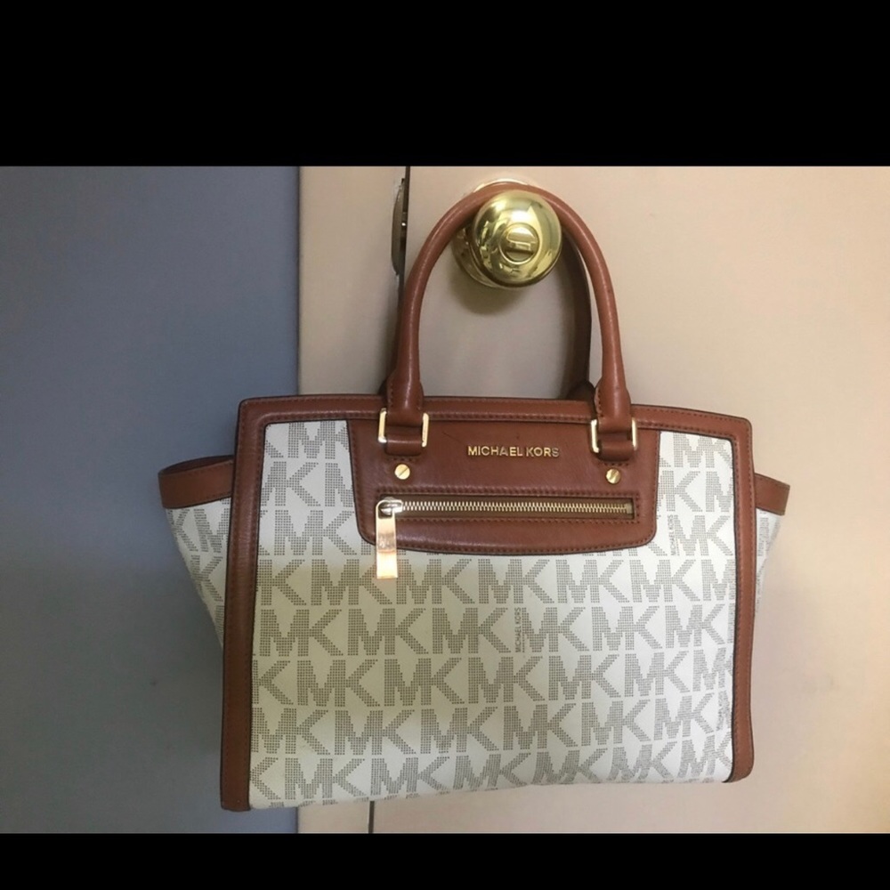 Excellent Condition Michael Kors Satchel